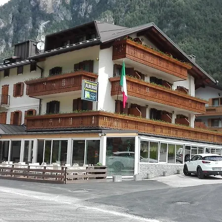 Ristorante Cacciatori מלון 3*