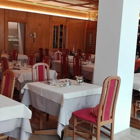 호텔 Ristorante Cacciatori 3*