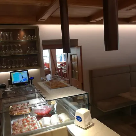 מלון Ristorante Cacciatori 3*